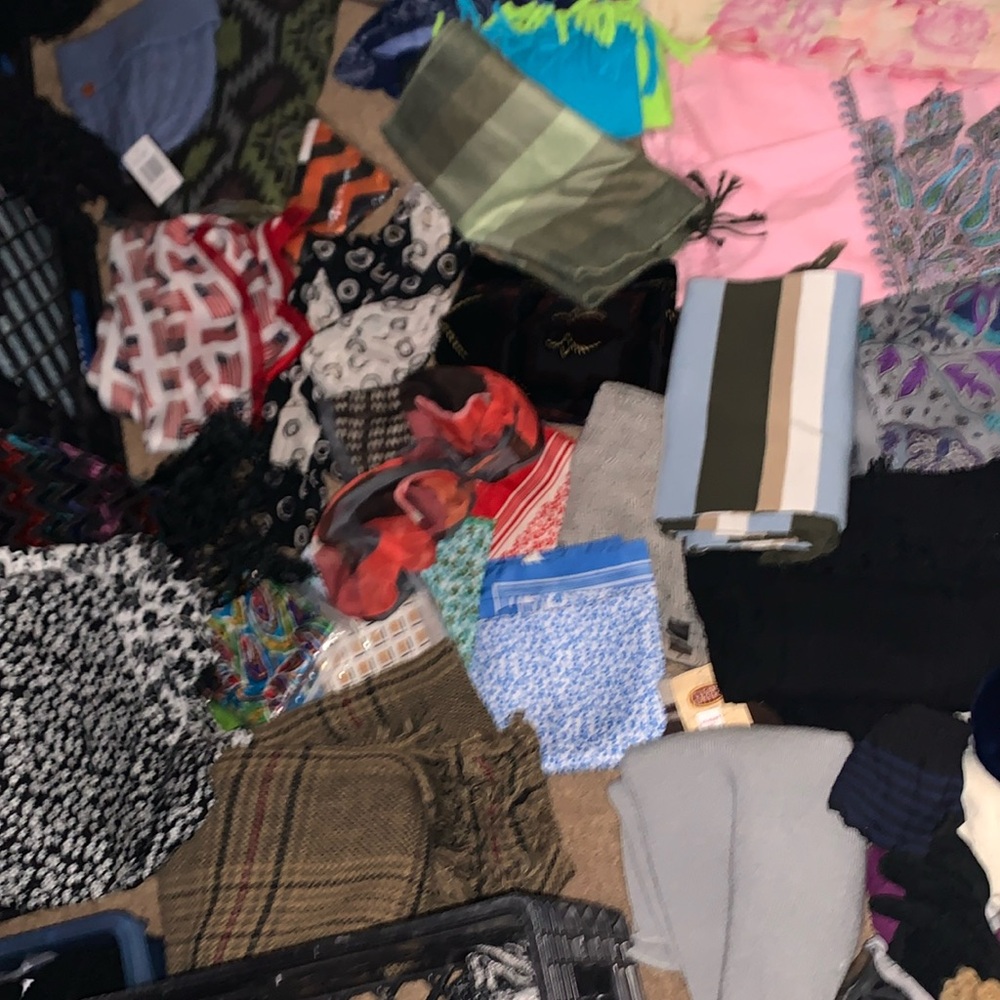SCARF PARTY all kinds NWT/ NWOT - Picture 1 of 16